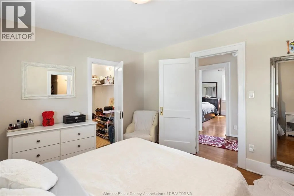 1118 LOUIS AVENUE