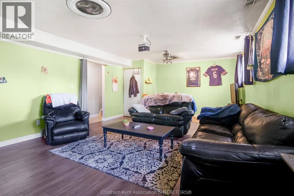 11 Duff CRESCENT