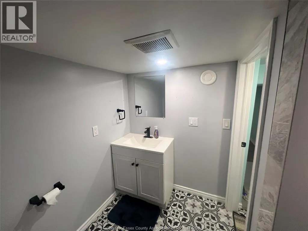 2264 HOWARD #BASEMENT