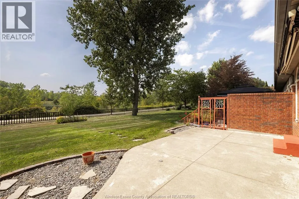 1519 Aspenshore AVENUE