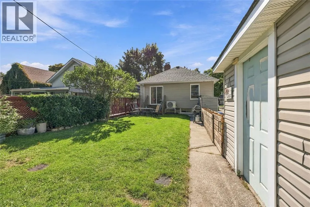 272 KATHLEEN AVENUE