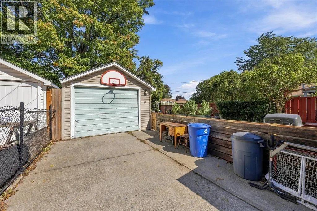 272 KATHLEEN AVENUE