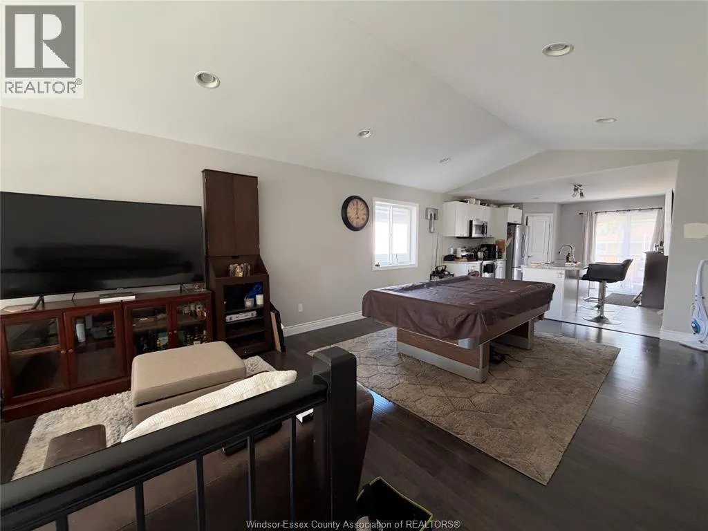 1196 EASTLAWN
