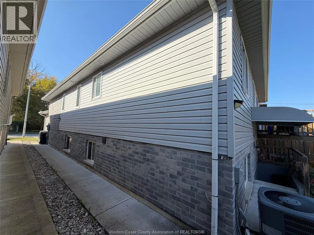 1196 EASTLAWN