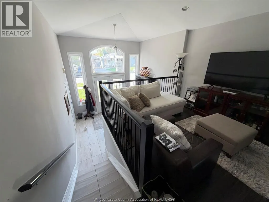 1196 EASTLAWN