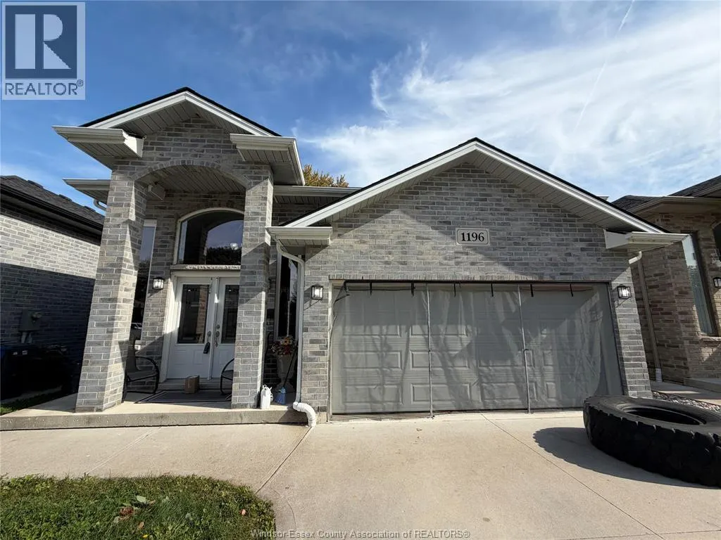 1196 EASTLAWN