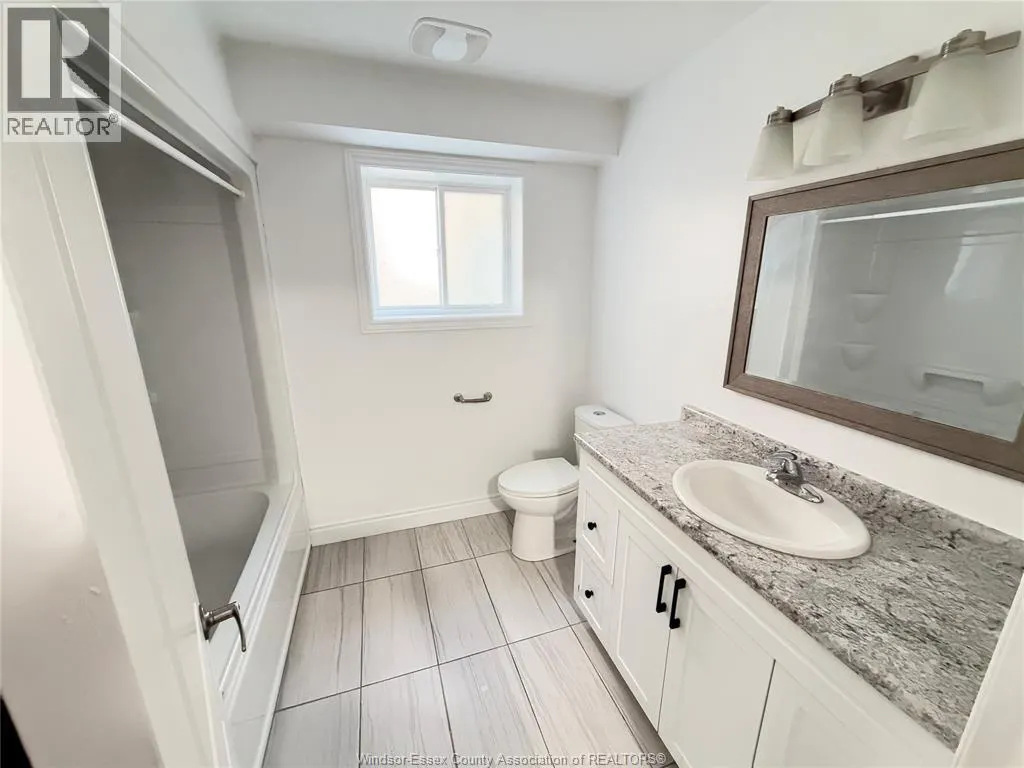 1196 EASTLAWN