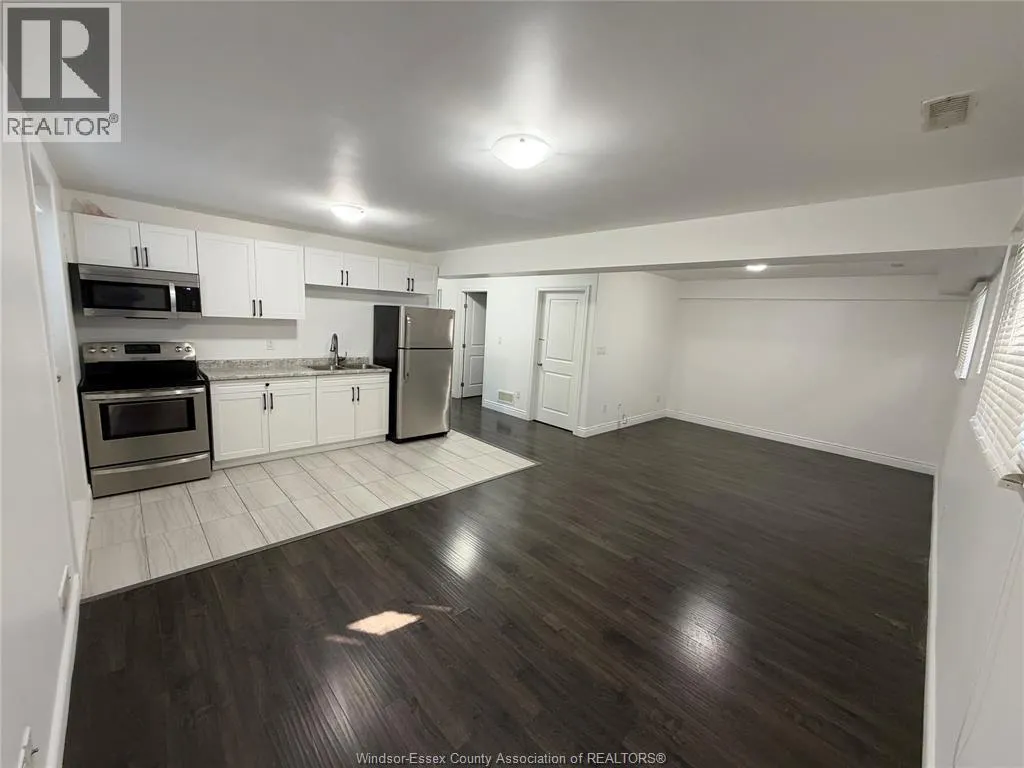 1196 EASTLAWN
