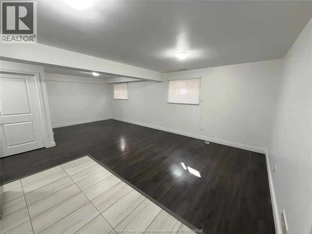 1196 EASTLAWN