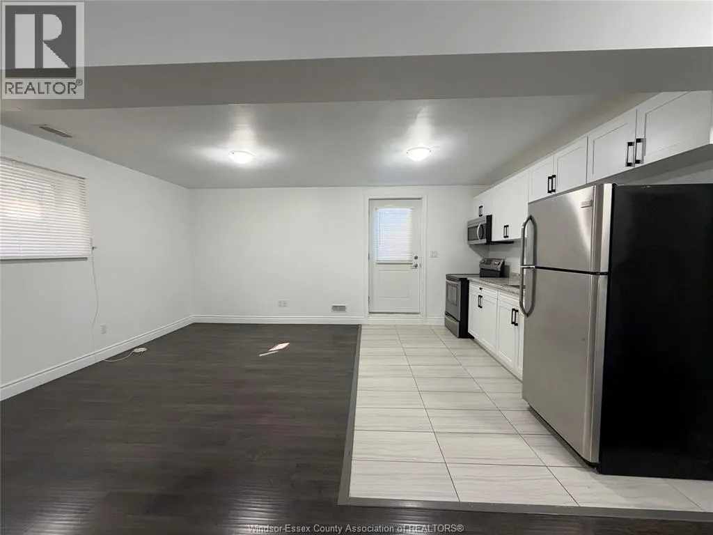 1196 EASTLAWN