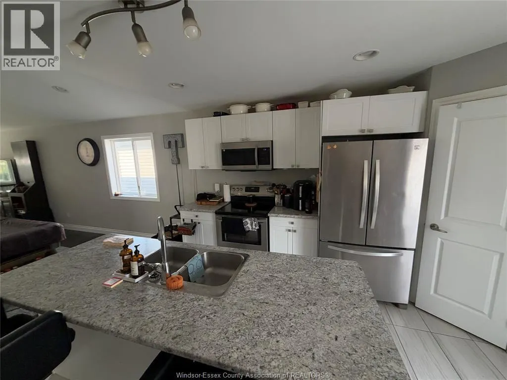 1196 EASTLAWN