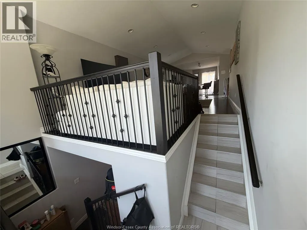 1196 EASTLAWN