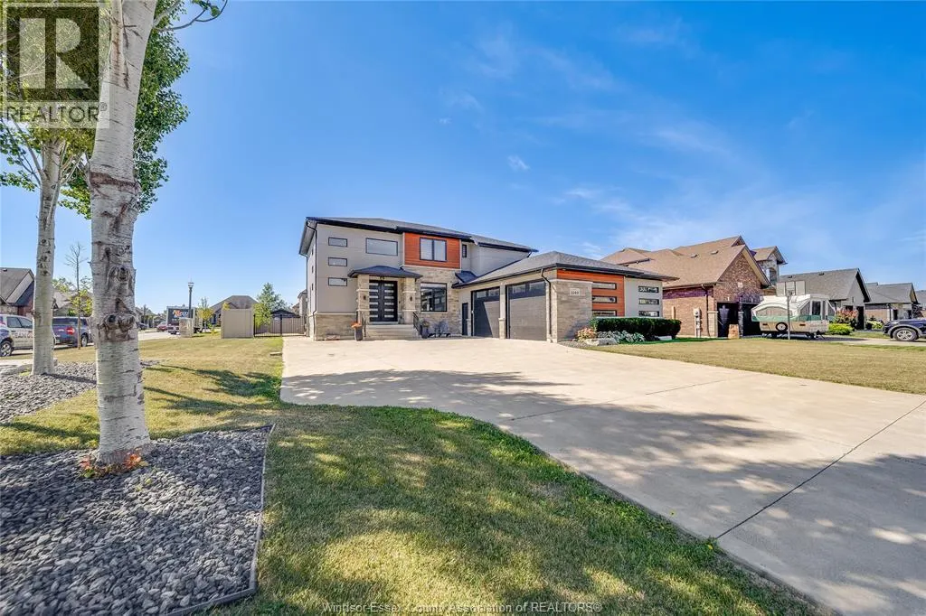 1140 REGENCY CRESCENT