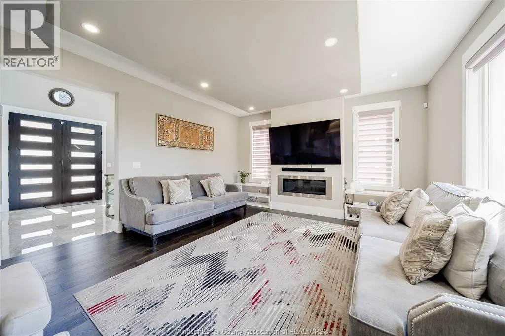 1140 REGENCY CRESCENT