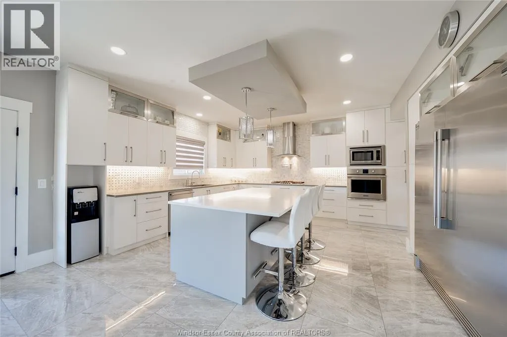 1140 REGENCY CRESCENT