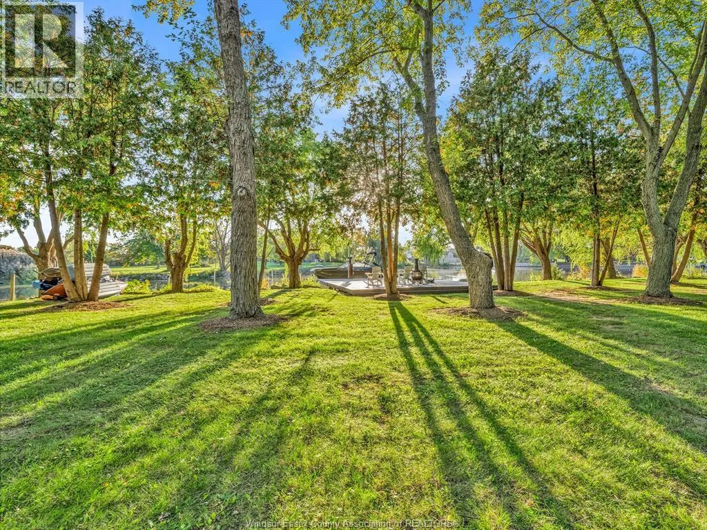 427 EAST RUSCOM RIVER