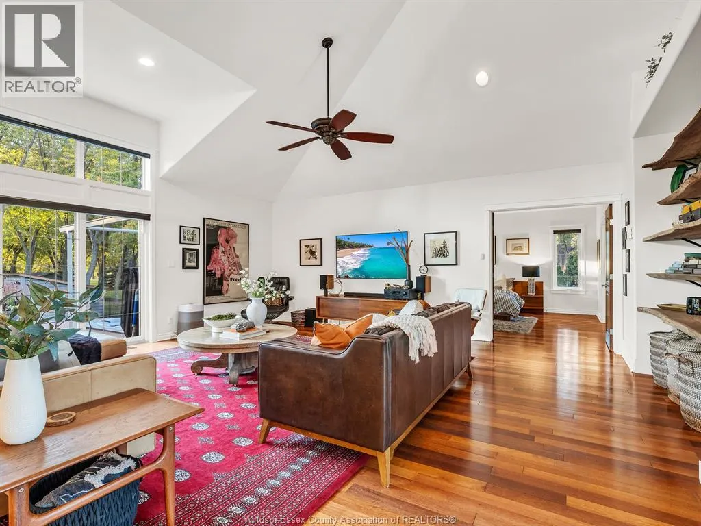 427 EAST RUSCOM RIVER