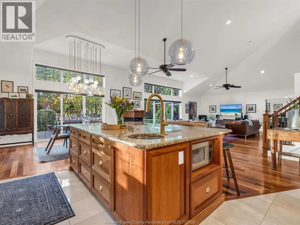 427 EAST RUSCOM RIVER