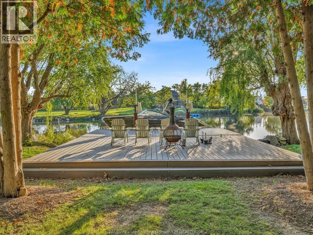 427 EAST RUSCOM RIVER