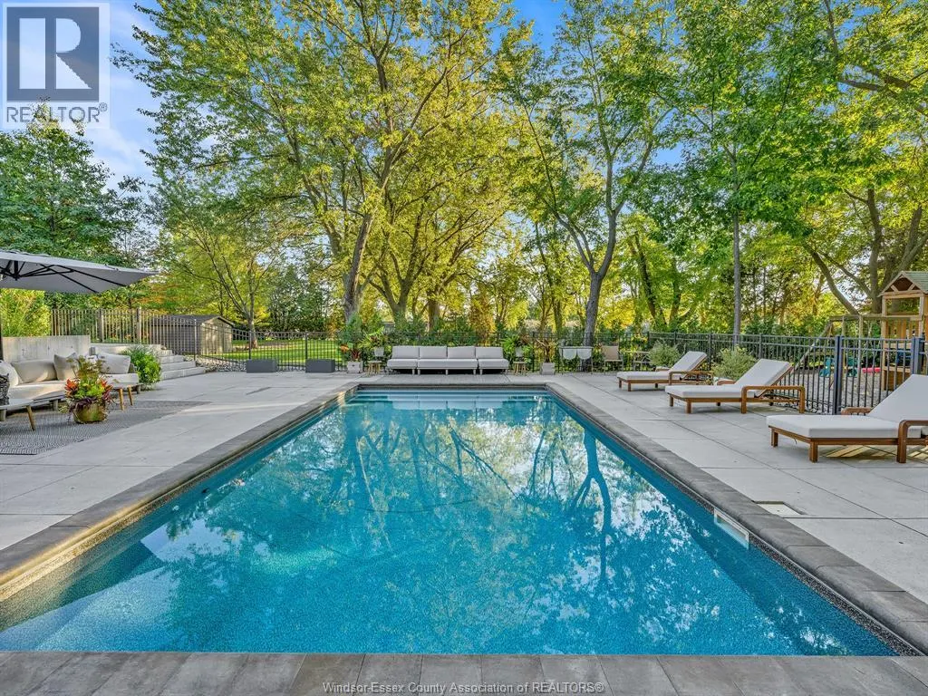 427 EAST RUSCOM RIVER