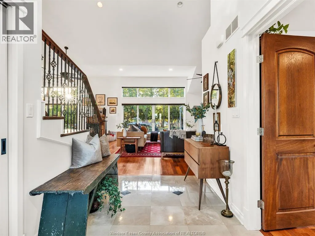 427 EAST RUSCOM RIVER
