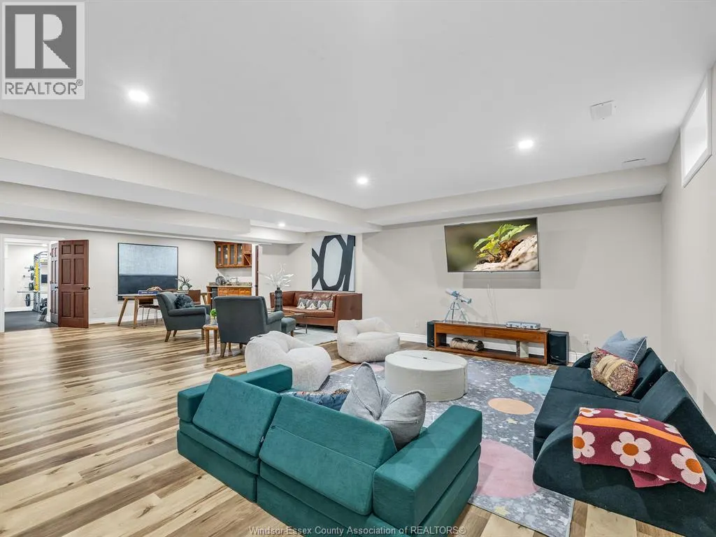 427 EAST RUSCOM RIVER
