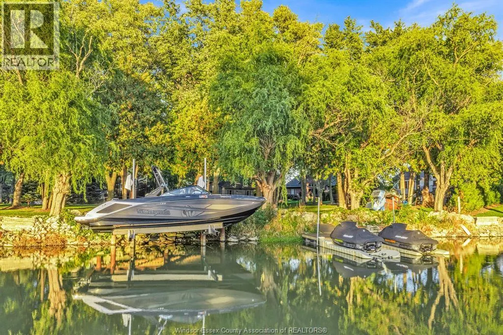 427 EAST RUSCOM RIVER