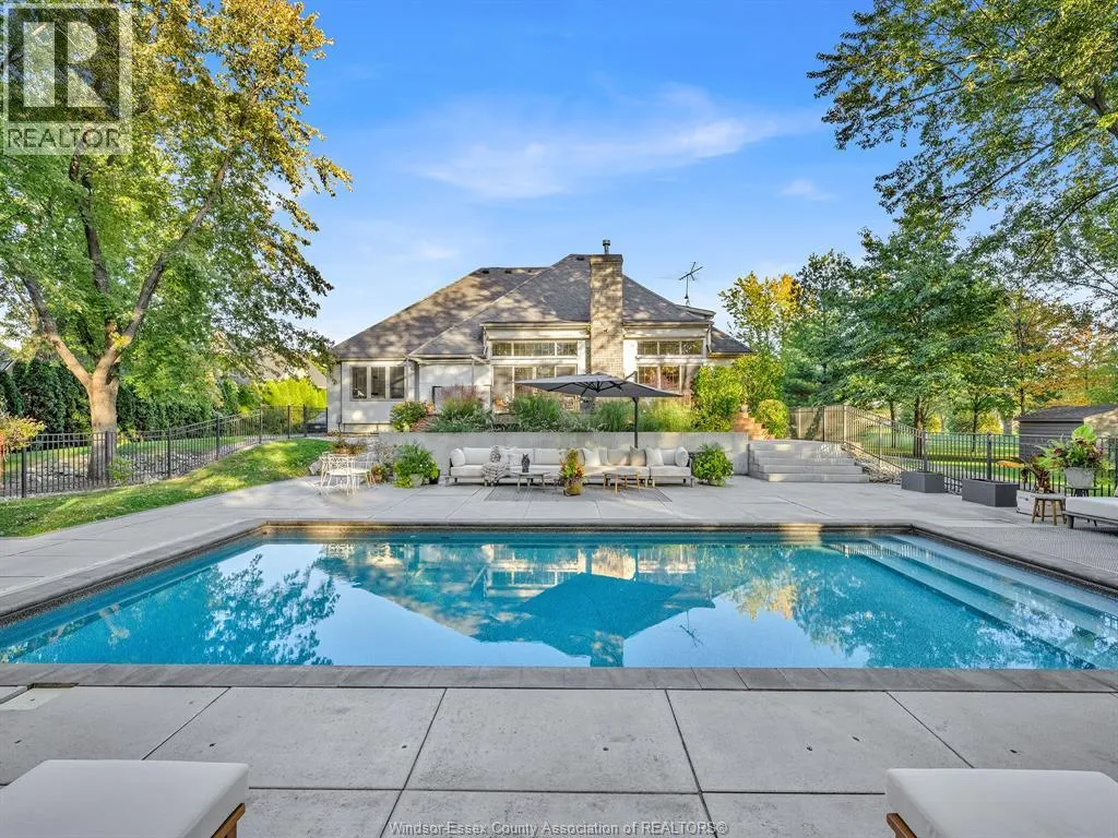 427 EAST RUSCOM RIVER