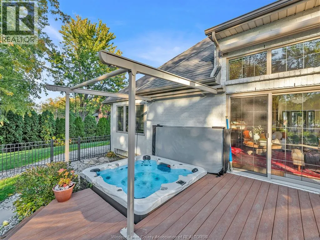 427 EAST RUSCOM RIVER