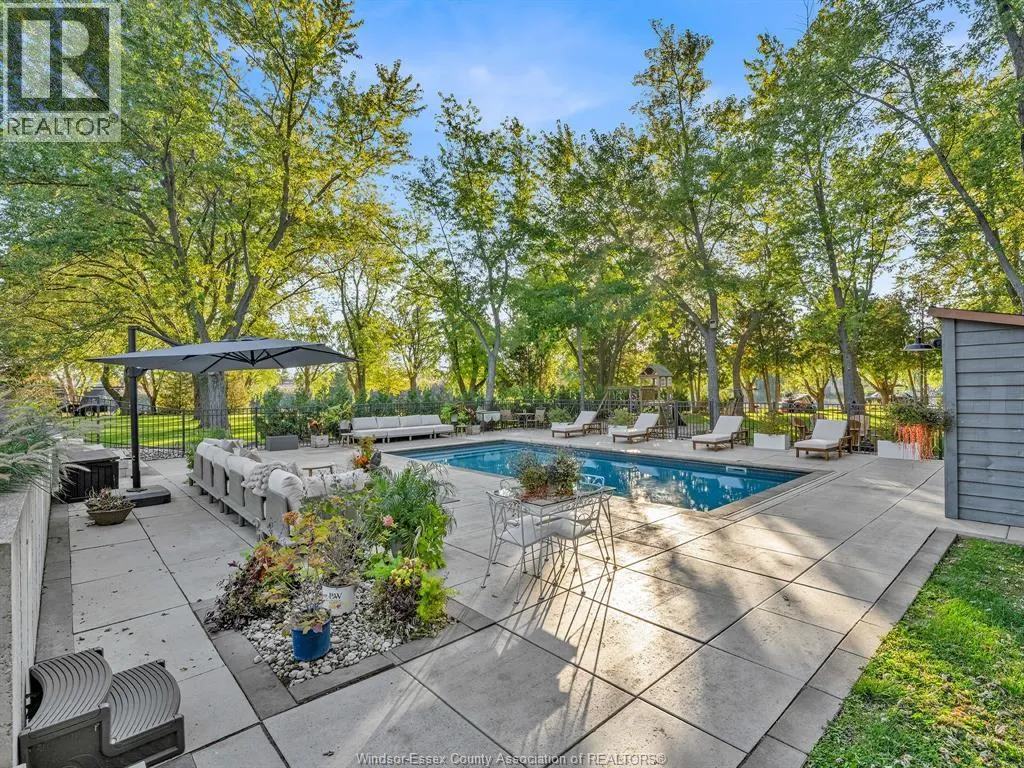 427 EAST RUSCOM RIVER