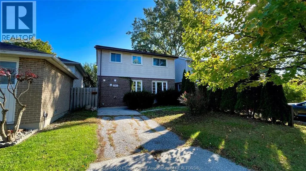 1545 Bayswater CRESCENT