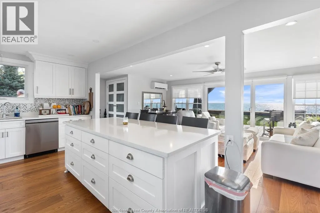 475 LAKECREST COURT