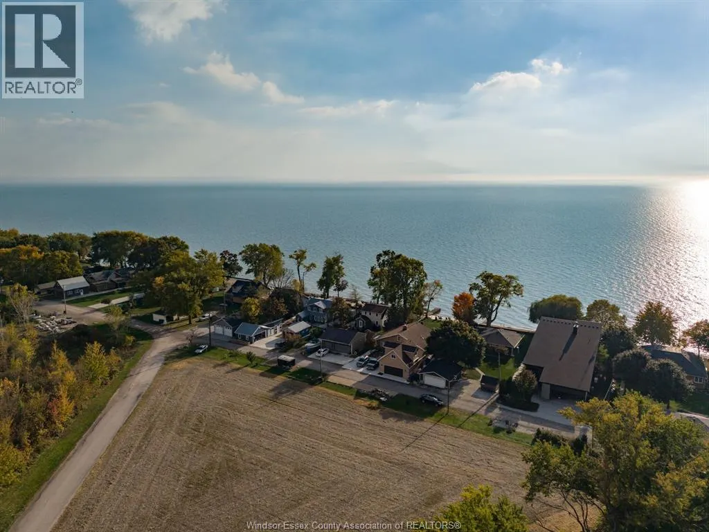 475 LAKECREST COURT