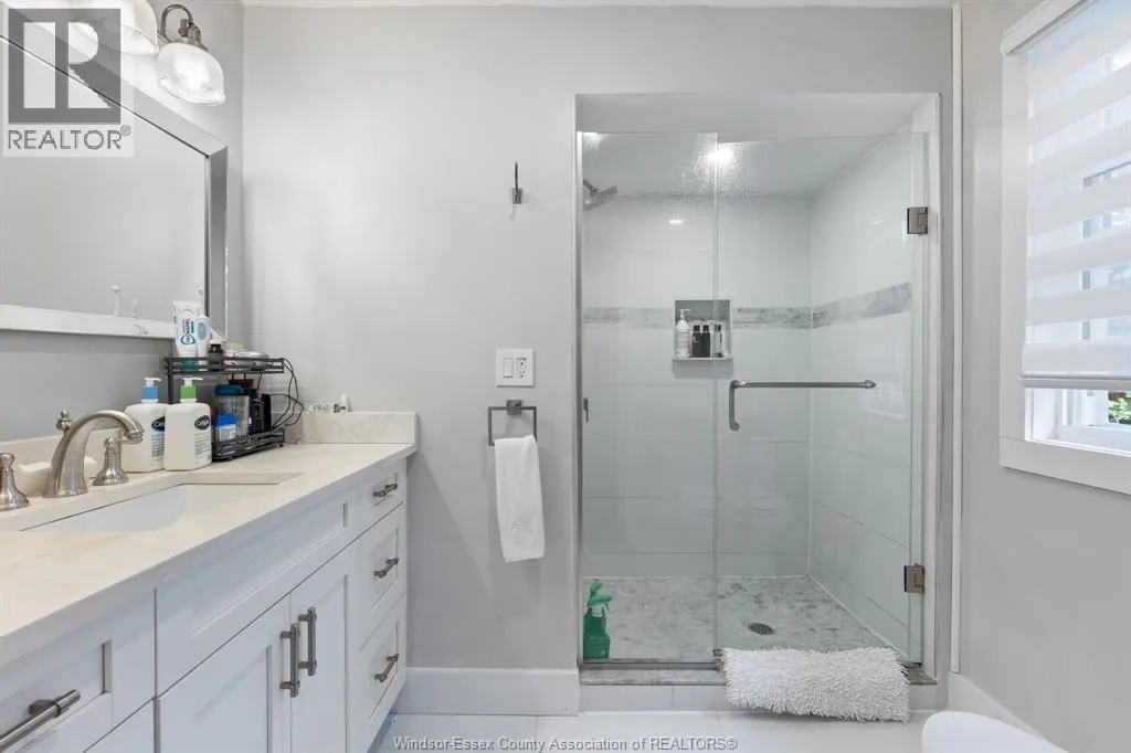475 LAKECREST COURT