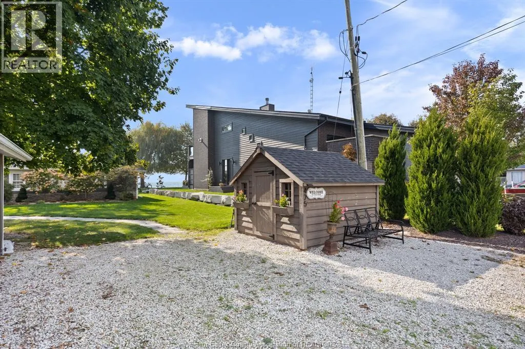 475 LAKECREST COURT