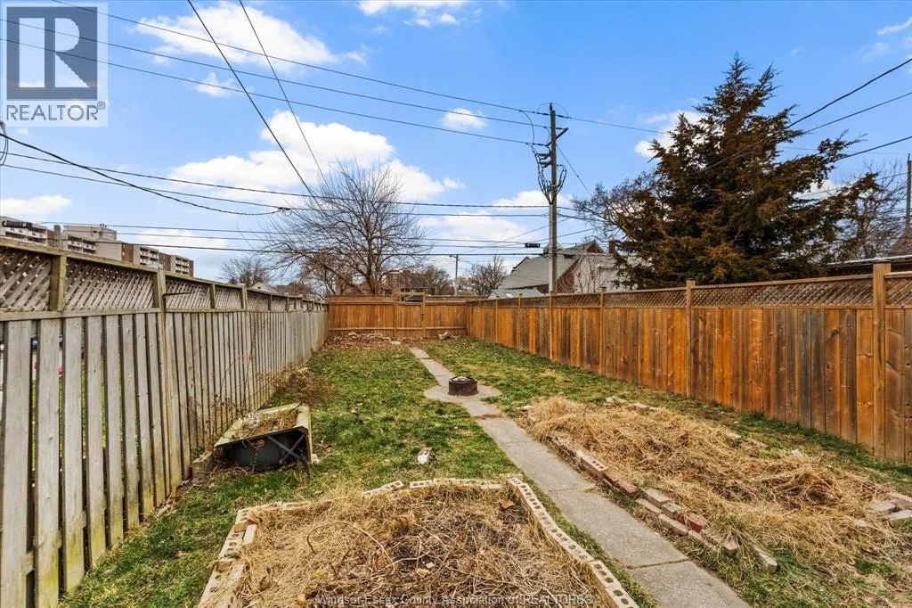 749 GLENGARRY AVENUE