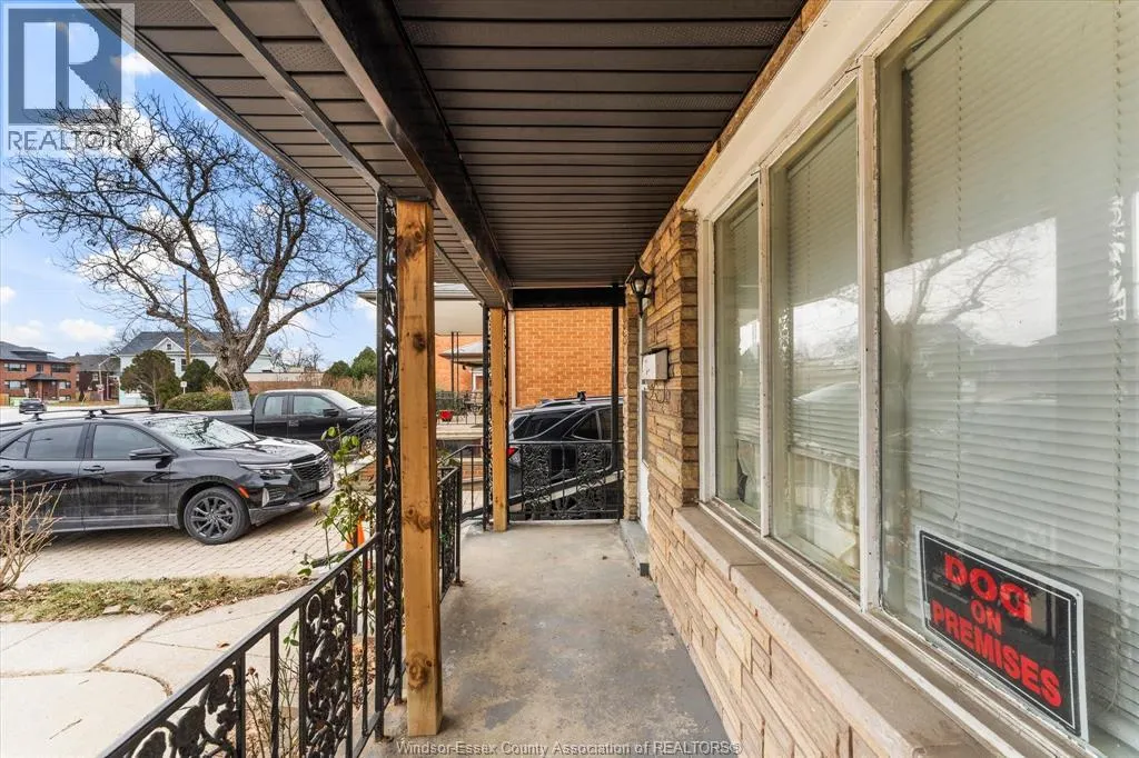 749 GLENGARRY AVENUE