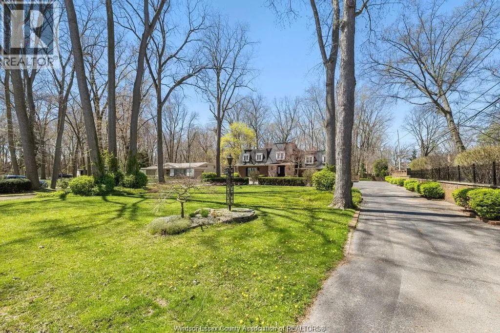 1255 TANGLEWOOD COURT