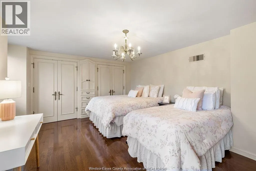 1255 TANGLEWOOD COURT