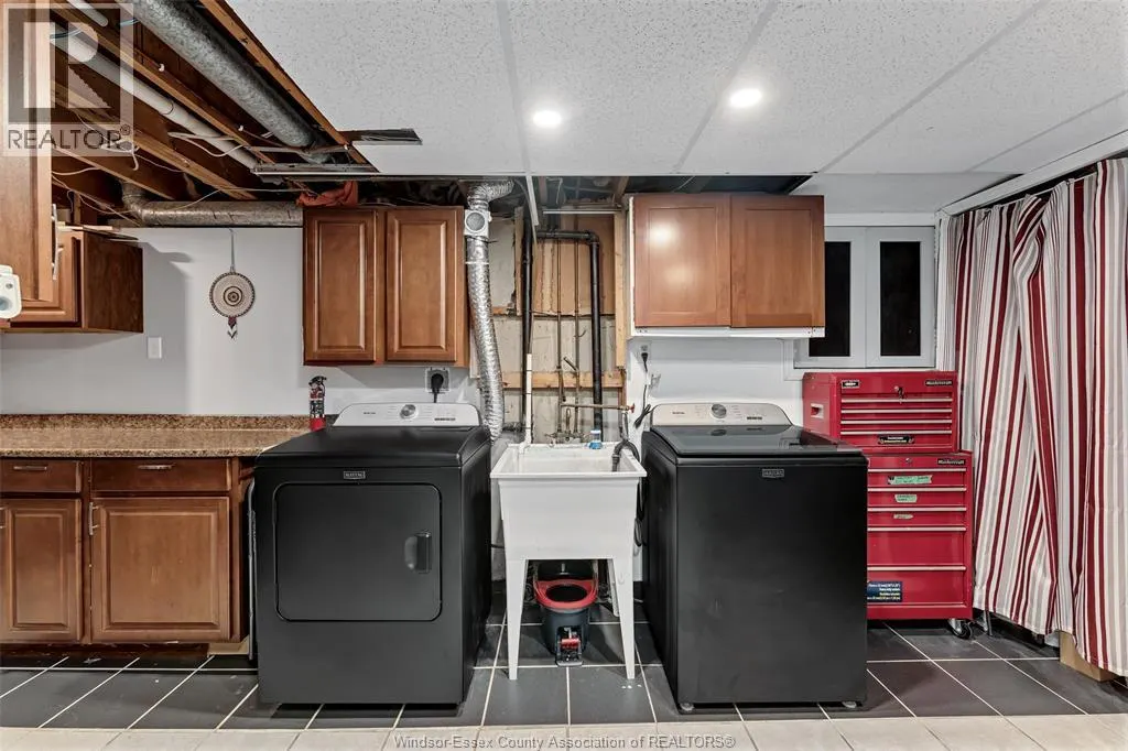 3090 FAIRLANE CRESCENT