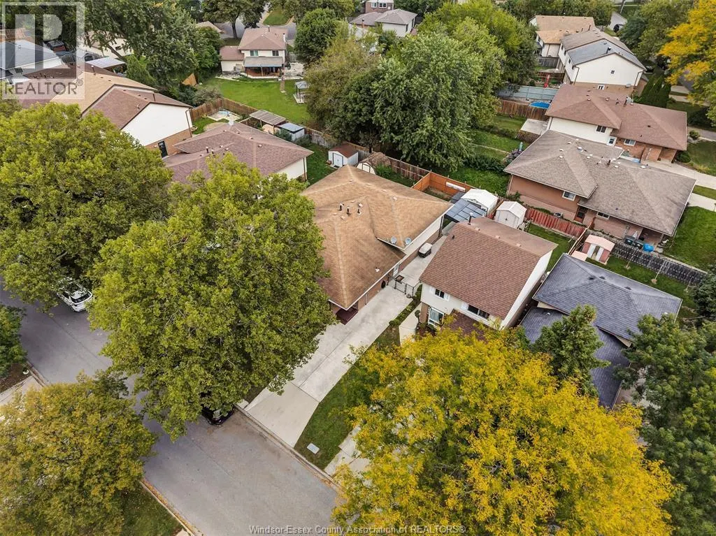 3090 FAIRLANE CRESCENT