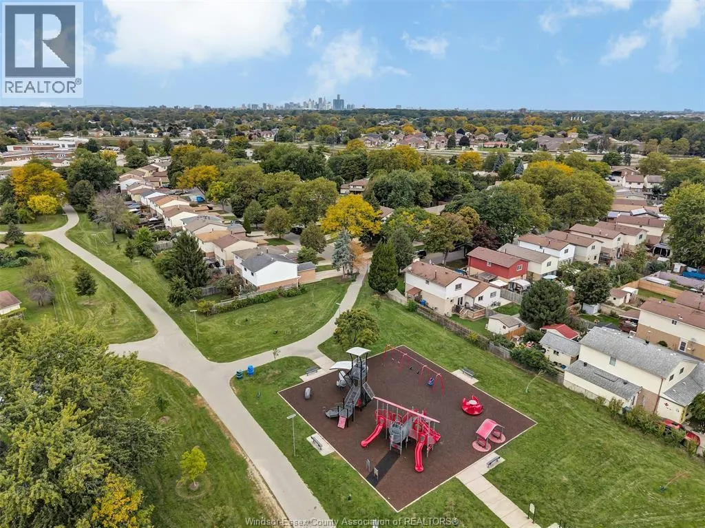 3090 FAIRLANE CRESCENT