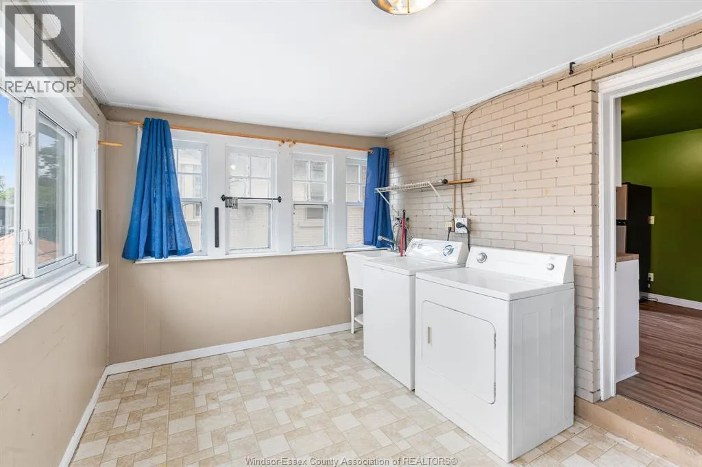1441 RIVERSIDE DRIVE East