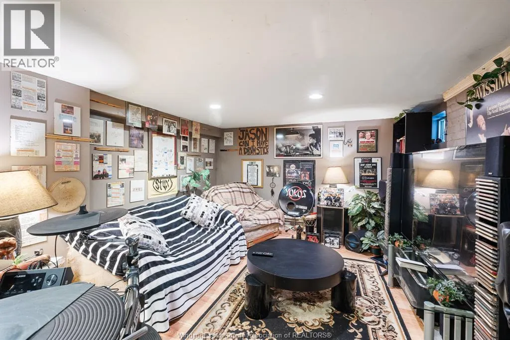 1441 RIVERSIDE DRIVE East