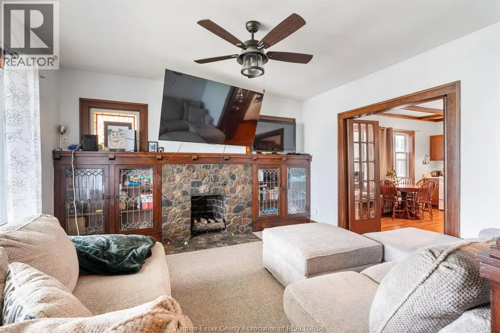 1441 RIVERSIDE DRIVE East