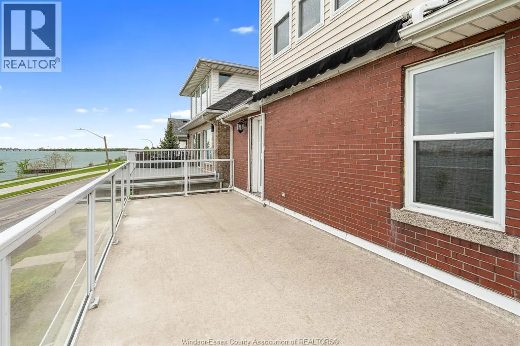 1441 RIVERSIDE DRIVE East