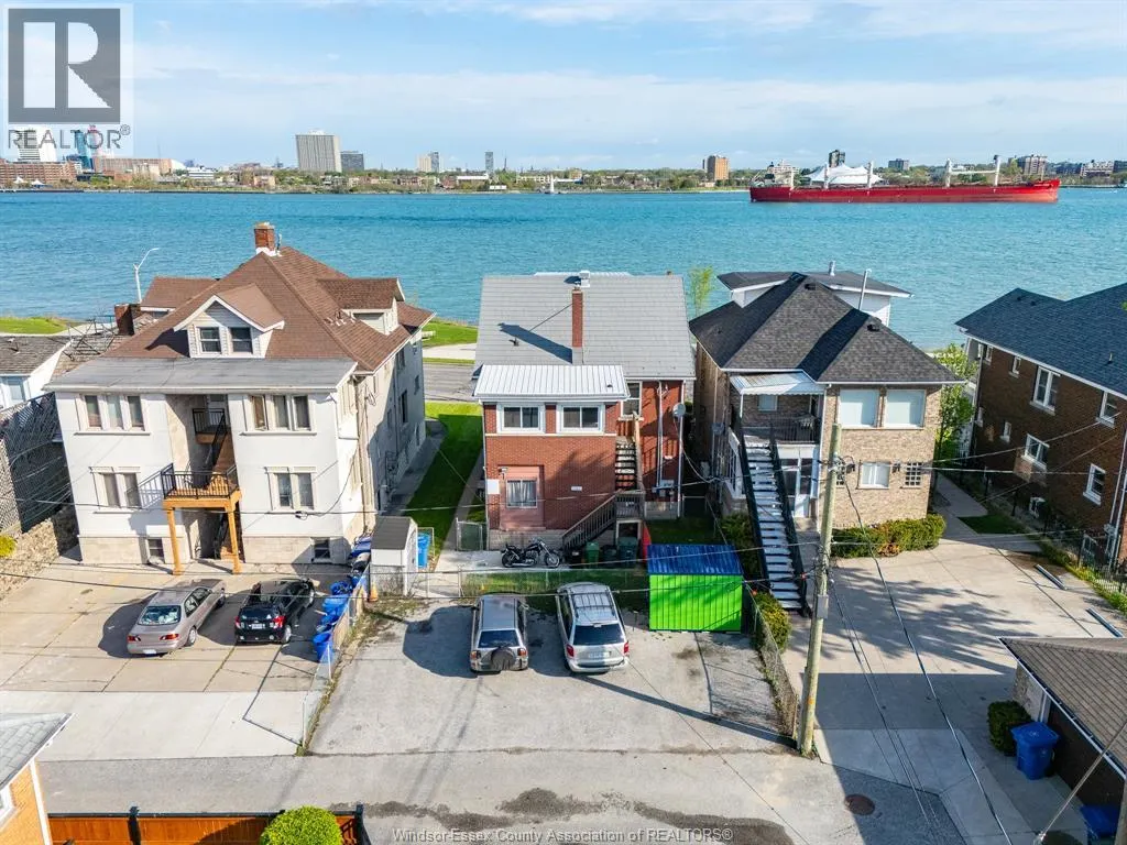 1441 RIVERSIDE DRIVE East