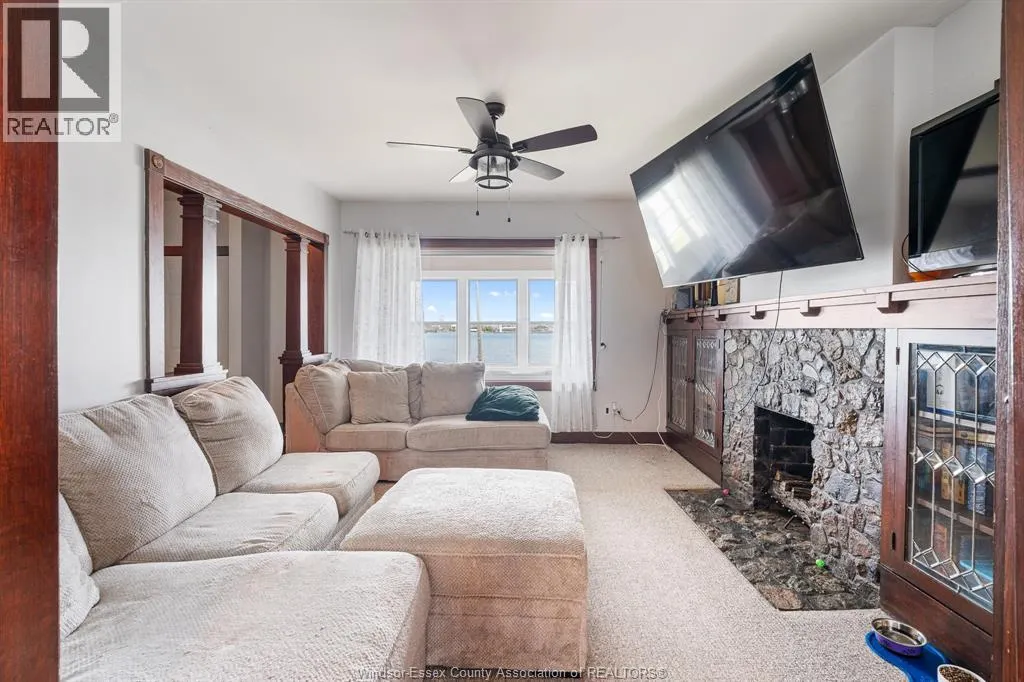 1441 RIVERSIDE DRIVE East
