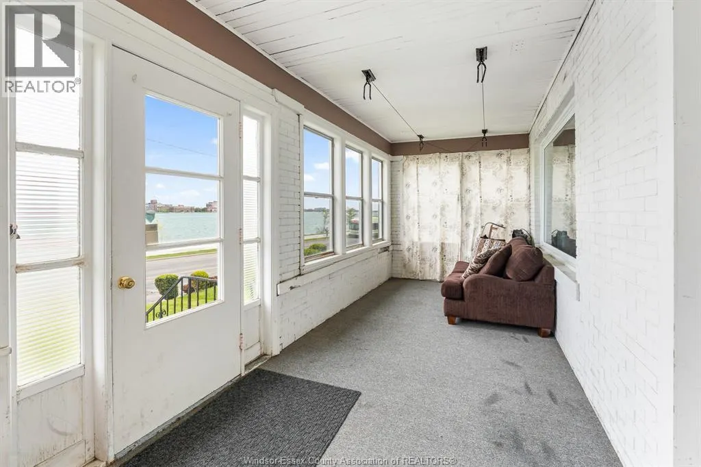 1441 RIVERSIDE DRIVE East