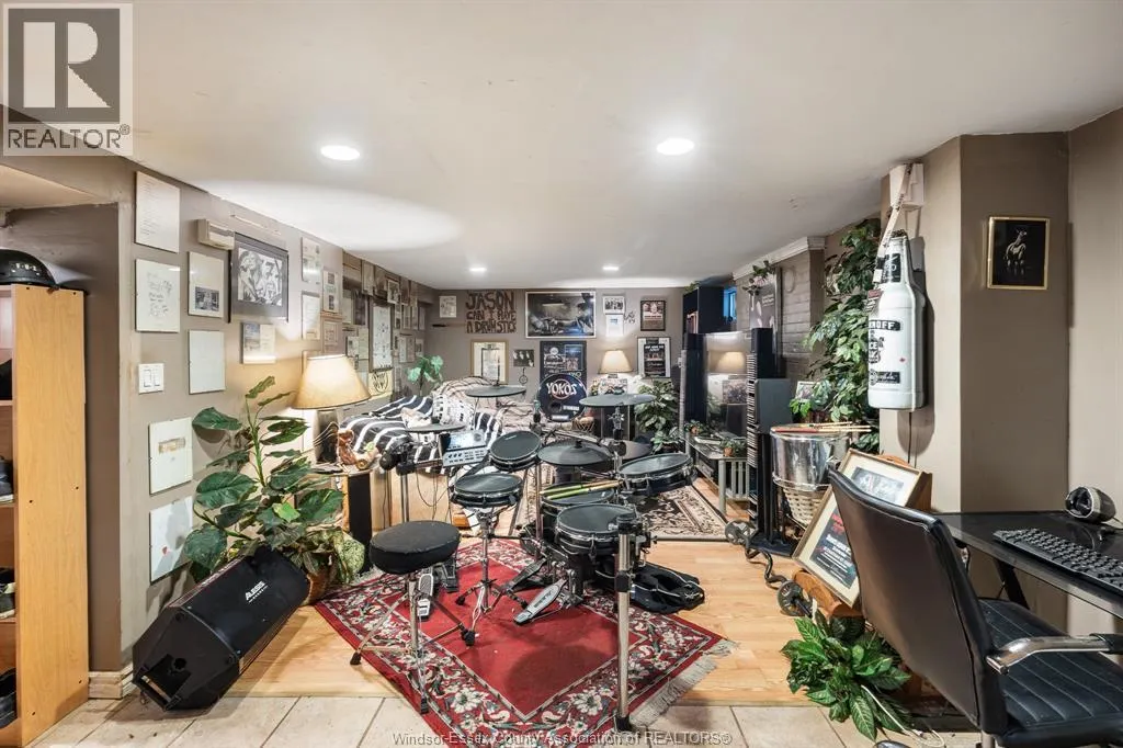 1441 RIVERSIDE DRIVE East